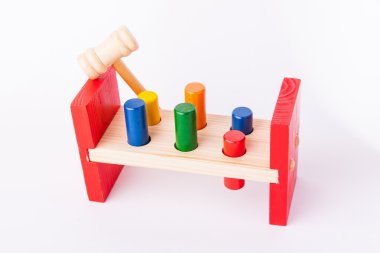 erken çocuk gelişim ahşap oyuncaklar üzerinde beyaz izole