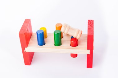 erken çocuk gelişim ahşap oyuncaklar üzerinde beyaz izole