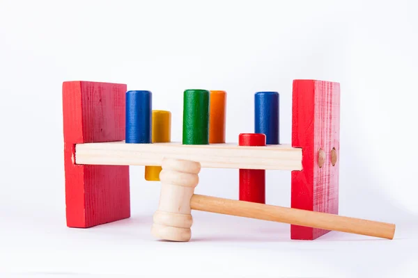 Brinquedos de madeira de desenvolvimento infantil precoce isolados em branco — Fotografia de Stock