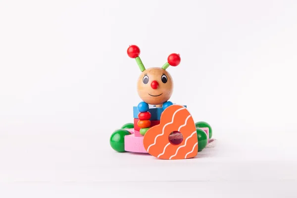 Brinquedos de madeira de desenvolvimento infantil precoce isolados em branco — Fotografia de Stock