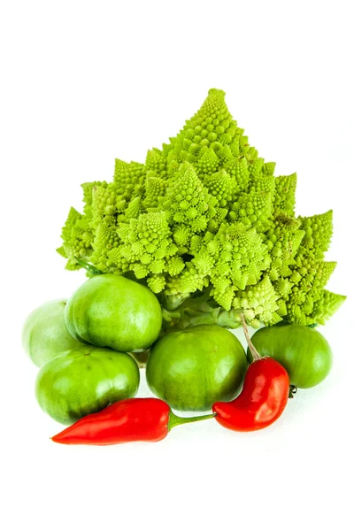 Romanesco broccoli, green tomatoes and red pepper — Stock Photo, Image