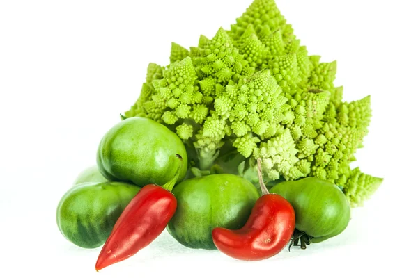 Romanesco broccoli, green tomatoes and red pepper — Stock Photo, Image