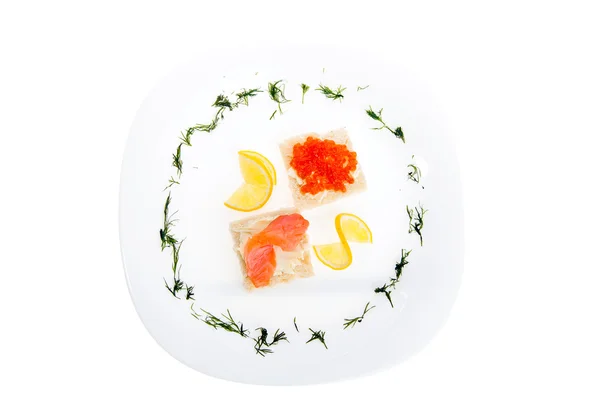 Sandwiches con mantequilla, salmón y caviar rojo — Foto de Stock