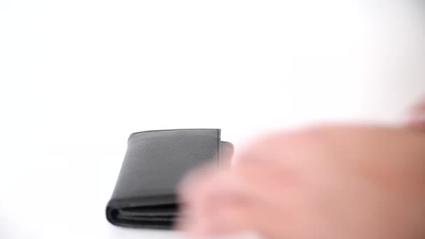 Hand, die uns Dollars aus der Brieftasche zieht — Stockvideo