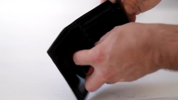 Hand wordt uitgepakt geld ons dollar van de portefeuille — Stockvideo