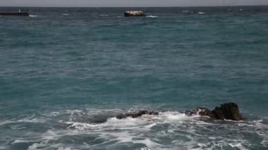 Karadeniz Sahil rüzgarlı gün dalgalar ile görüntülere