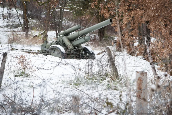Línea de defensa artillería en invierno — Foto de Stock