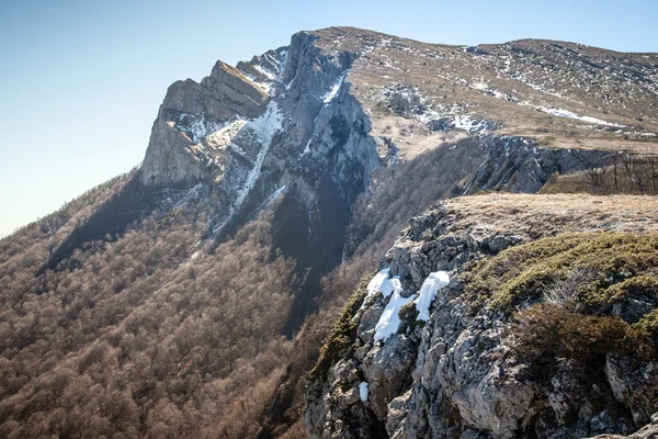 Spring in Crimean mountains — Stock Photo, Image