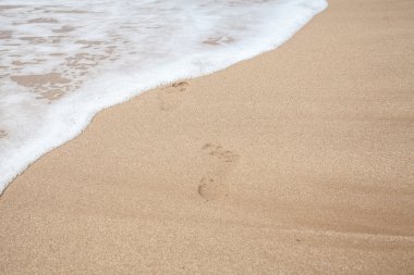 Kumda ayak izleri