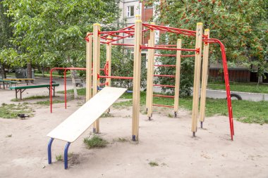 Konut mahalle içinde çocuk oyun alanı