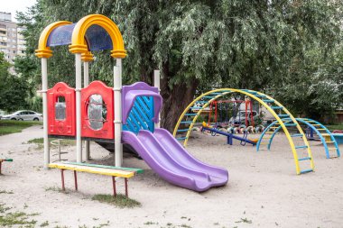 Konut mahalle içinde çocuk oyun alanı