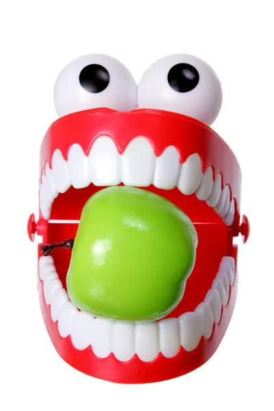 Brinquedo de dentes conversando com a Apple — Fotografia de Stock