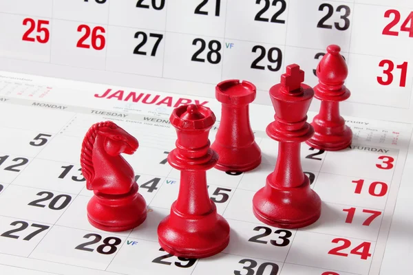 Pièces d'échecs sur le calendrier — Photo