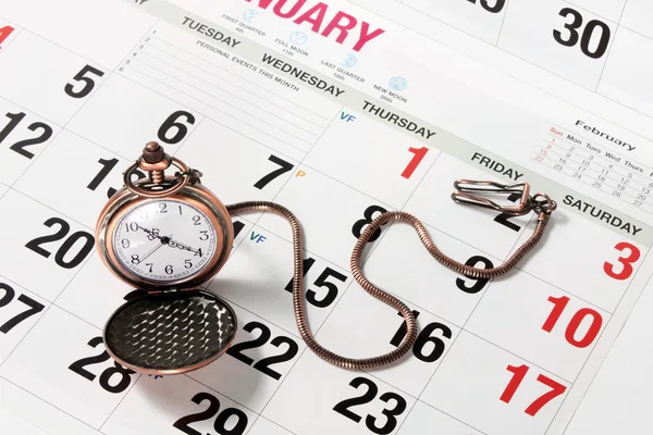 Zegarek kieszonkowy na kalendarz — Zdjęcie stockowe