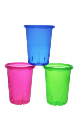 plastik bardak yığını