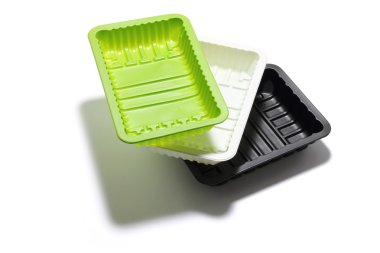 yiyecek tepsileri yığını