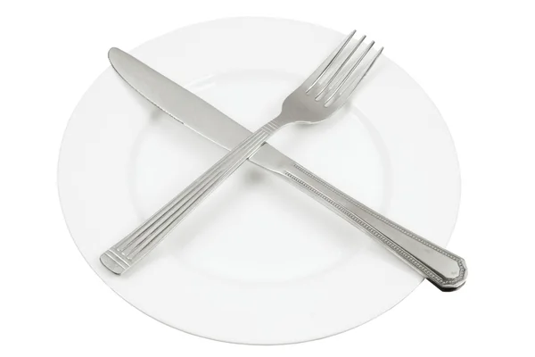 Coltello e forchetta su piatto — Foto Stock