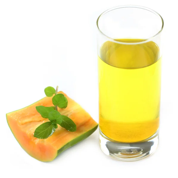 Papaya juice with fresh mint leaves — Stock Photo, Image