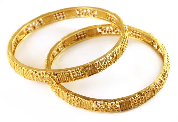 Pulseiras de ouro do casamento para noiva indiana — Fotografia de Stock