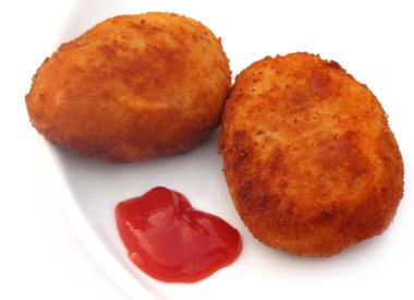 patates domates ketçap ile pirzola