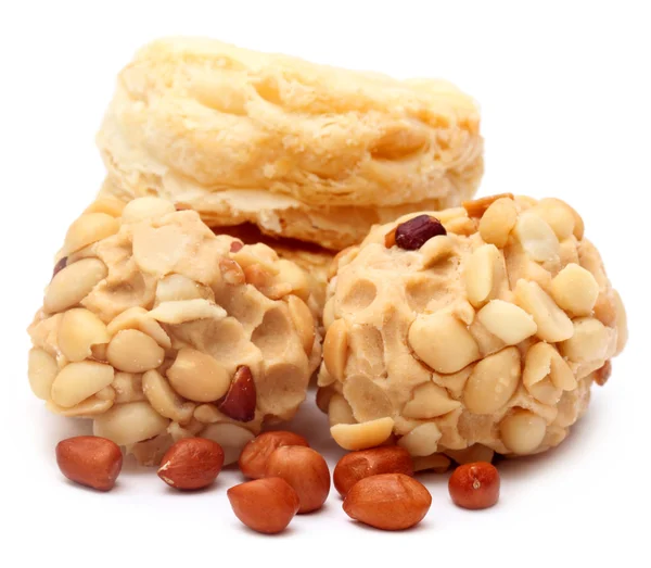 Doce de amendoim com biscoitos frescos — Fotografia de Stock