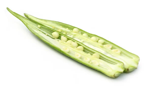 Okra affettato su sfondo bianco — Foto Stock