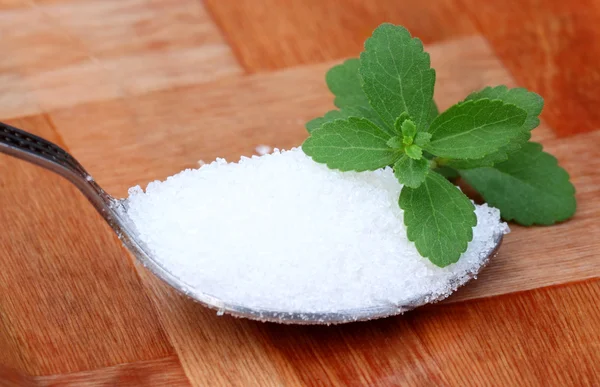 Stevia med matsked suger — Stockfoto