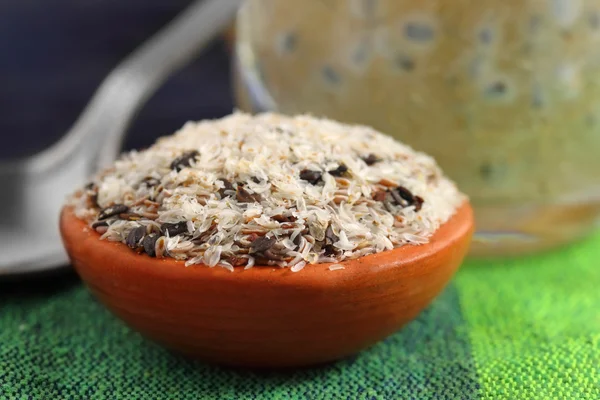 Herbes médicinales au jus de plantes — Photo