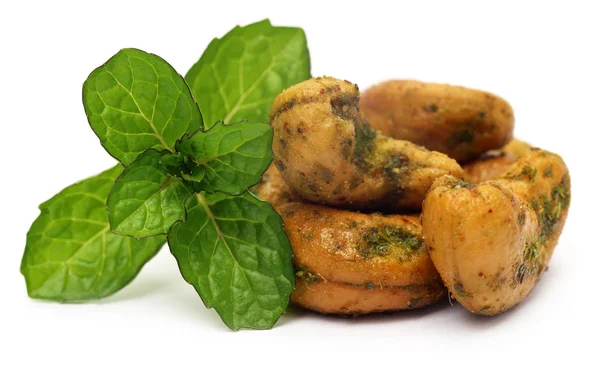 Cashew nuts with green mint leaves — Stock Photo, Image