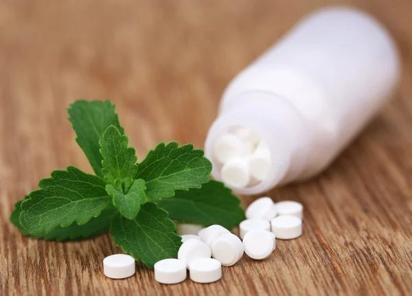 Stevia with tablets — Stock Photo, Image