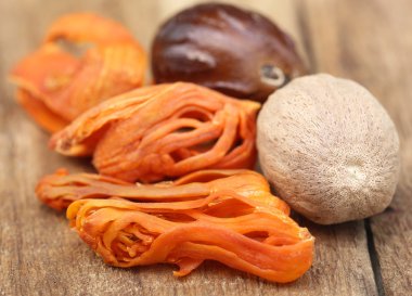 Mace veya javitri baharat Hindistan cevizi ile