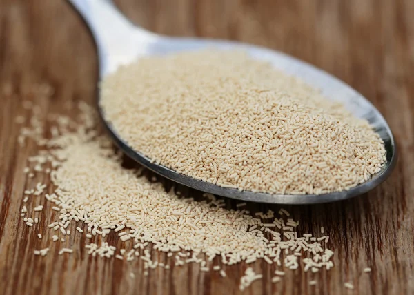 Yeast on a spoon — Stock Photo, Image