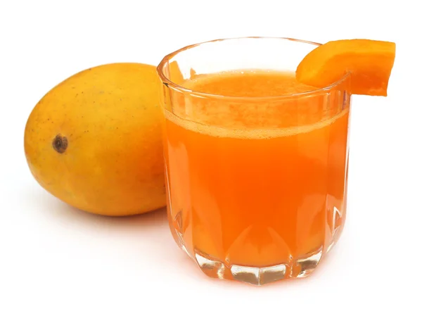 Mango sok ze świeżych owoców — Zdjęcie stockowe
