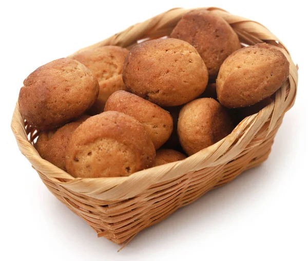Hausgemachte Kekse Einem Korb Vor Weißem Hintergrund — Stockfoto