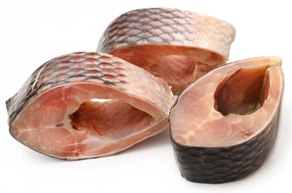 Popüler rohu balığı beyaz arka planda dilimlenmiş