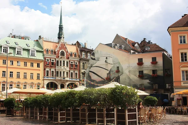 Fachadas das casas antigas na cidade Riga, Letônia — Fotografia de Stock