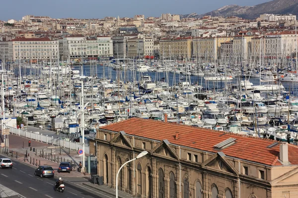 フランス、マルセイユの古い港の上に表示します。 — ストック写真