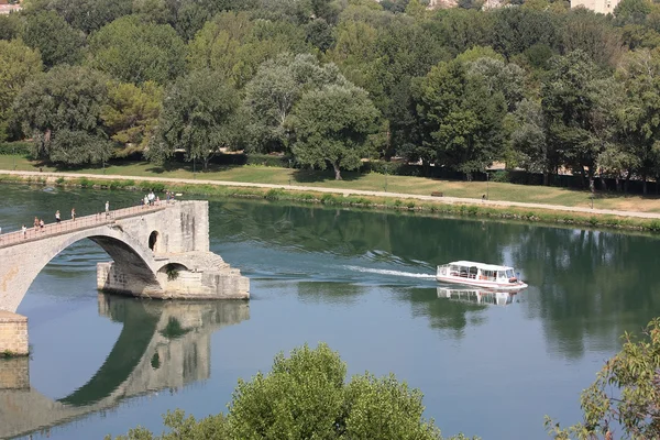 Vista sobre el río Rin con el Pont Saint-Béénezet o "Pont d 'Avignon", Aviñón, Francia —  Fotos de Stock