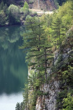 Bosna ve Hersek ile Sırbistan arasındaki sınır çoğunu oluşturur drina Nehri.
