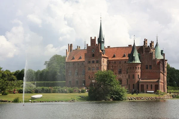 Castelo Egeskov no sul da ilha de Funen, Dinamarca . — Fotografia de Stock