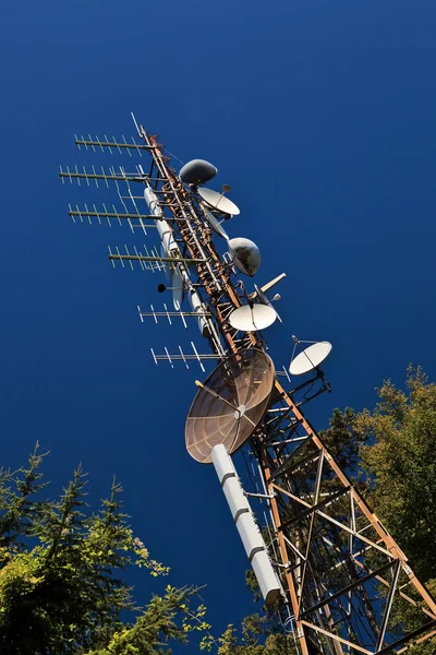 Telekommunikationsmast. — Stockfoto