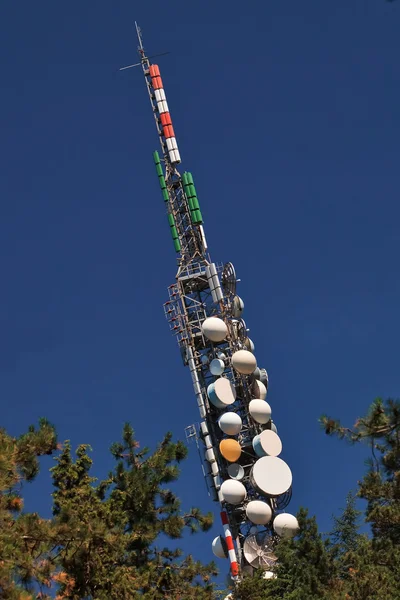 Mástil de telecomunicaciones . — Foto de Stock