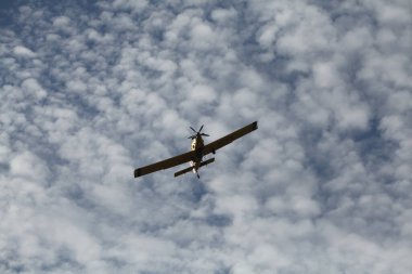 Hava Çekici AT-802 İtfaiye uçakları