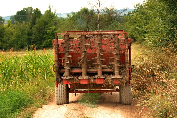 Zemědělské stroje na venkovské silnici — Stock fotografie