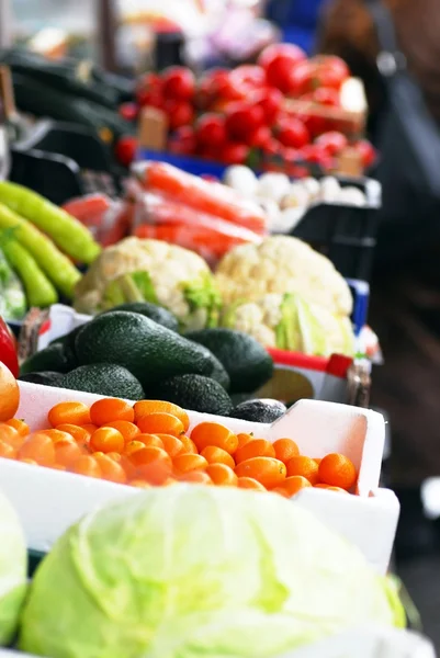 Groenten en fruit op de markt — Stockfoto