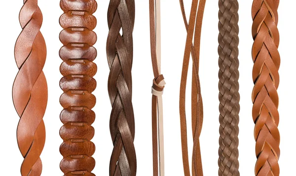 Primer plano de varios cinturones de cuero — Foto de Stock