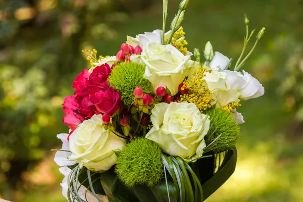 Colored bride bouquet made of roses — Stock Photo, Image