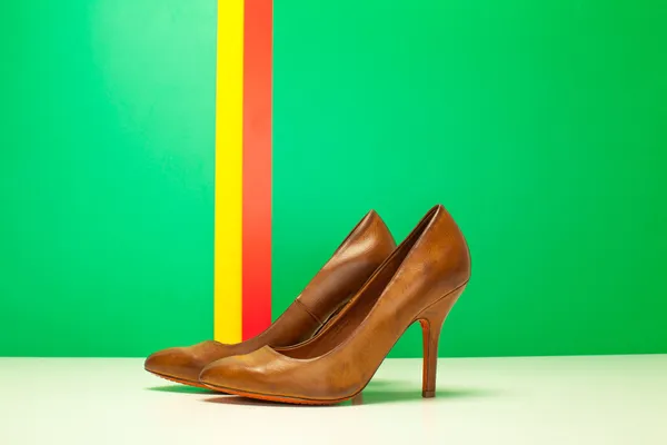 Paar braune High Heels — Stockfoto