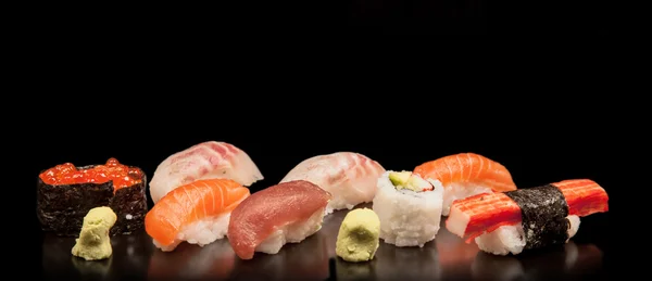 Sushi japonais aux fruits de mer — Photo