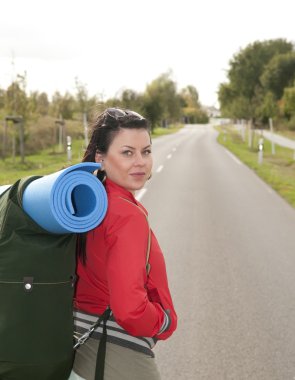 genç kızla sırt çantası